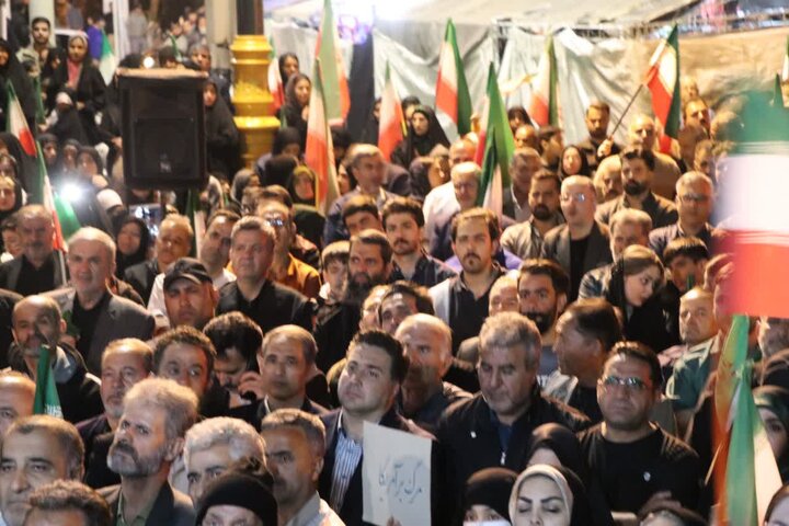 تصاویر/ اجتماع شبانه مردمی شریف شهرستان قرچک در میدان امام خمینی (ره)