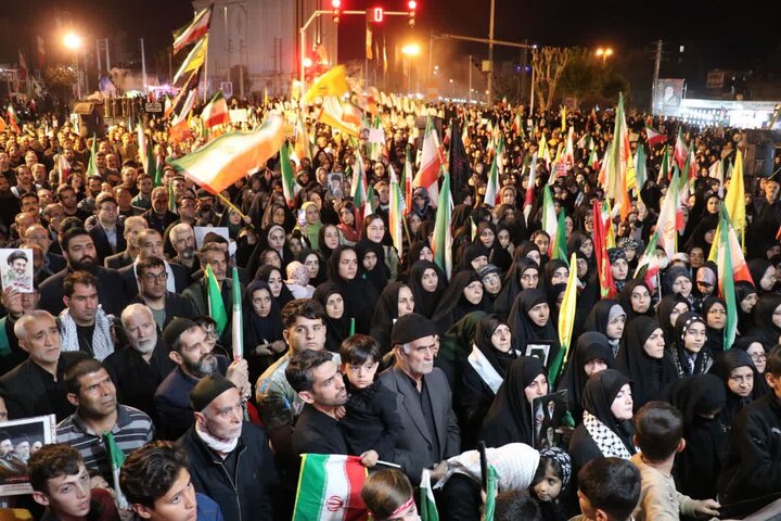 تصاویر/ اجتماع شبانه مردمی شریف شهرستان قرچک در میدان امام خمینی (ره)