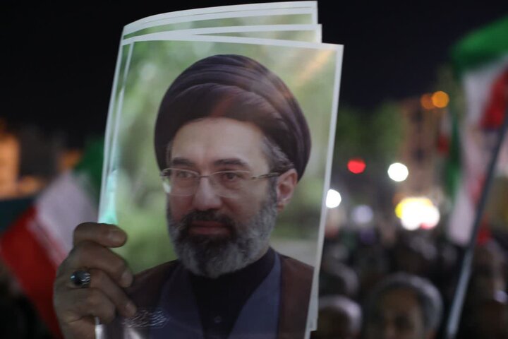 تصاویر/ حضور مردم بصیر و انقلابی باقرشهر در دفاع از انقلاب و تجدید عهد و پیمان با شهدا