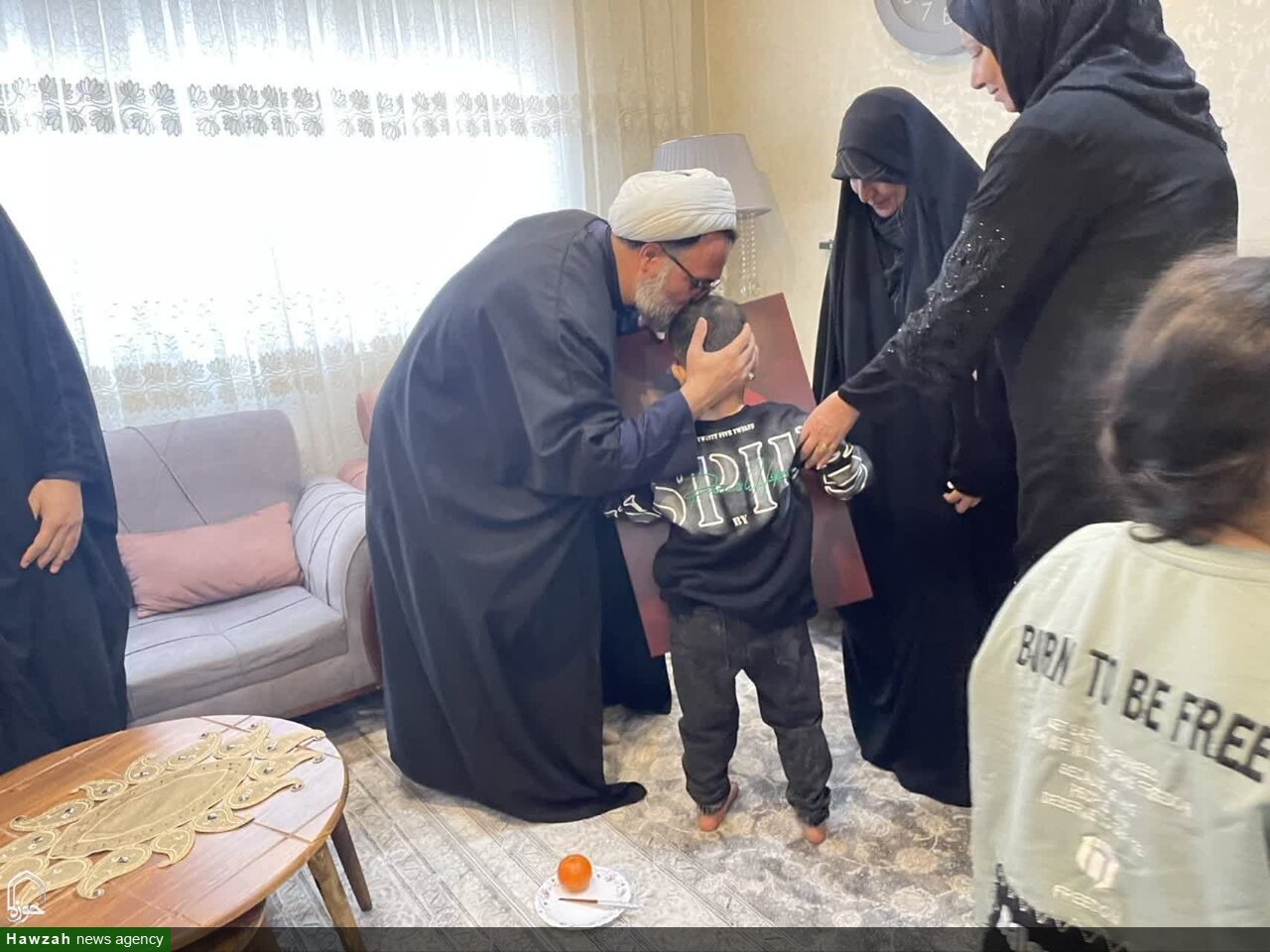 تجلیل مسئول دفتر نهاد نمایندگی مقام معظم رهبری در دانشگاه‌های همدان از شهدای جنگ رمضان+تصاویر