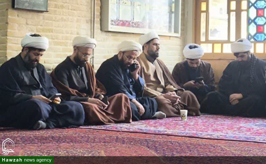 اجتماع علما و روحانیون تویسرکان در سوگ قائد امت
