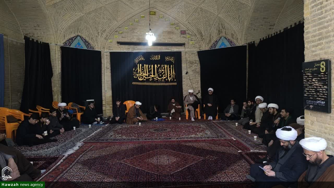 اجتماع علما و روحانیون تویسرکانی در سوگ قائد امت+تصاویر