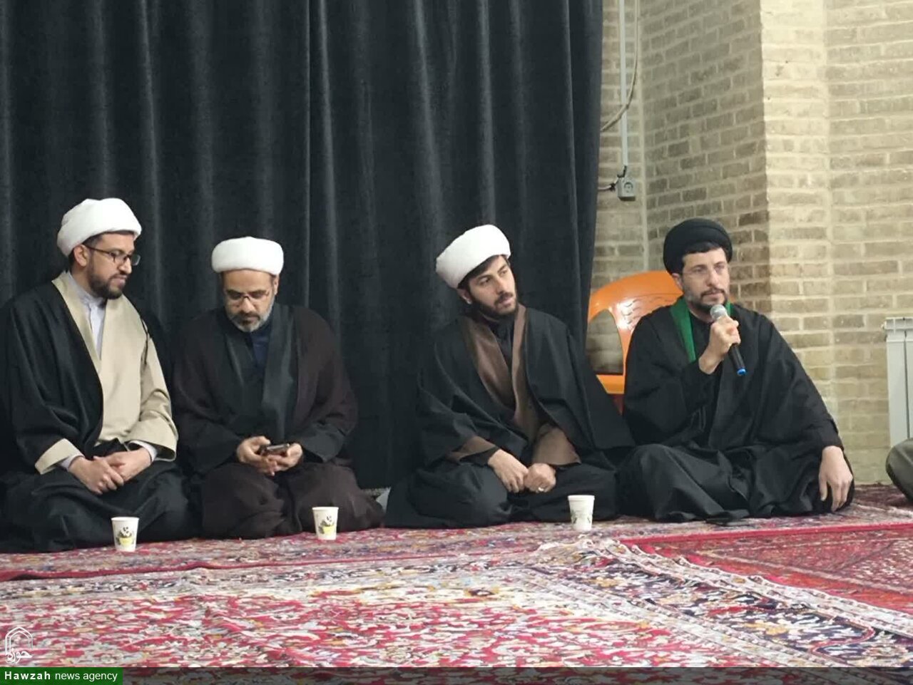 اجتماع علما و روحانیون تویسرکان در سوگ قائد امت