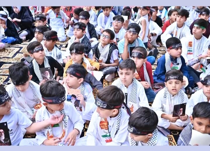 ویڈیو/ کراچی؛ بچوں کا رہبرِ انقلابِ اسلامی کو خراجِ تحسین