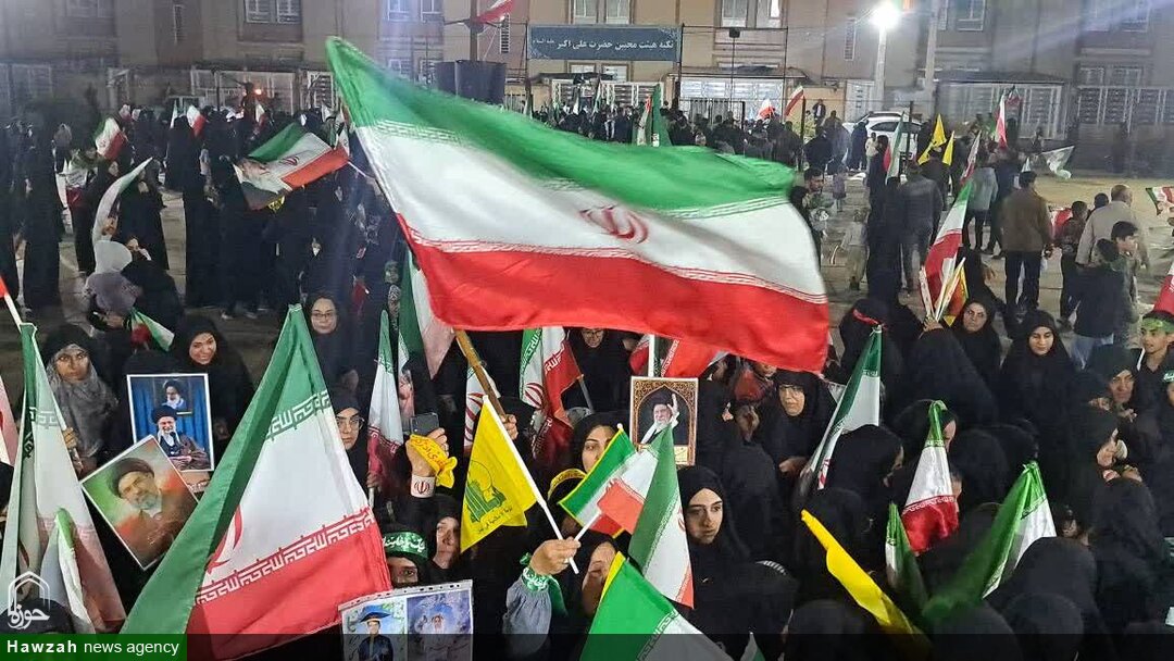 حضور پرشور خادمان مسجد جمکران در چهلم شهدای دانش آموز میناب