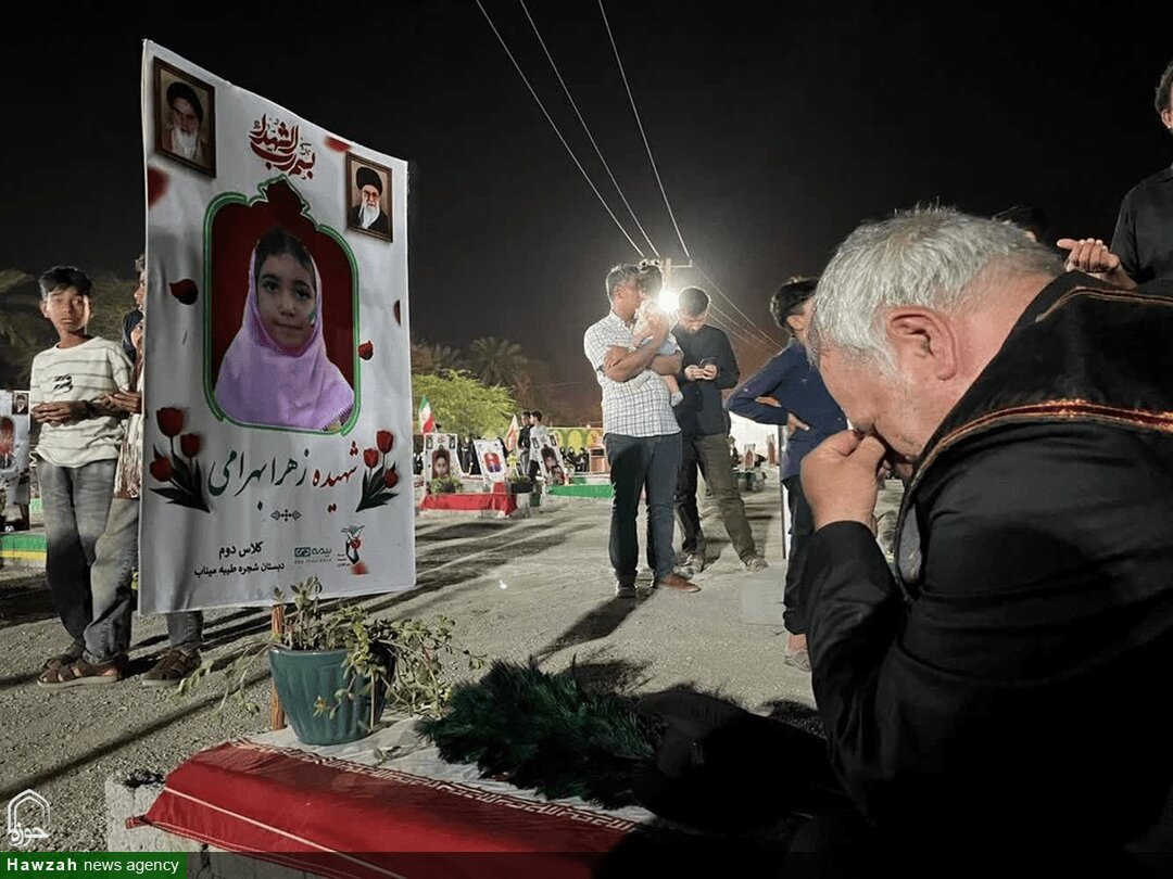 حضور پرشور خادمان مسجد جمکران در چهلم شهدای دانش آموز میناب