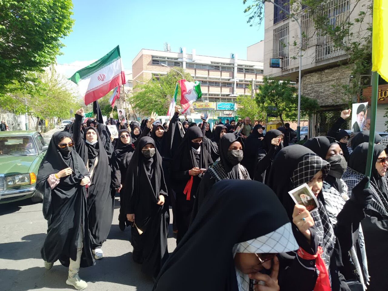 پیروان شیخ ابراهیم زکزاکی در مراسم راهپیمایی اربعین شهادت سید علی خامنهای در تهران شرکت کردند