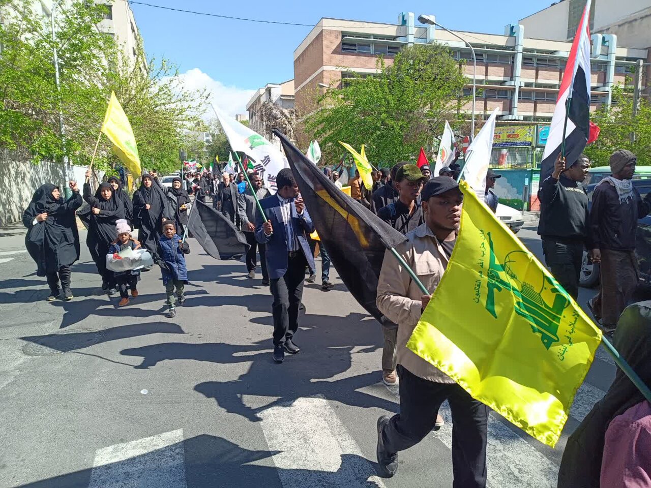 پیروان شیخ ابراهیم زکزاکی در مراسم راهپیمایی اربعین شهادت سید علی خامنهای در تهران شرکت کردند