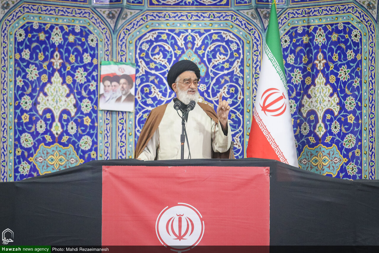 تصاویر/ اقامه نماز جمعه و تشییع پیکر طلبه شهید محمد توکلی در قم
