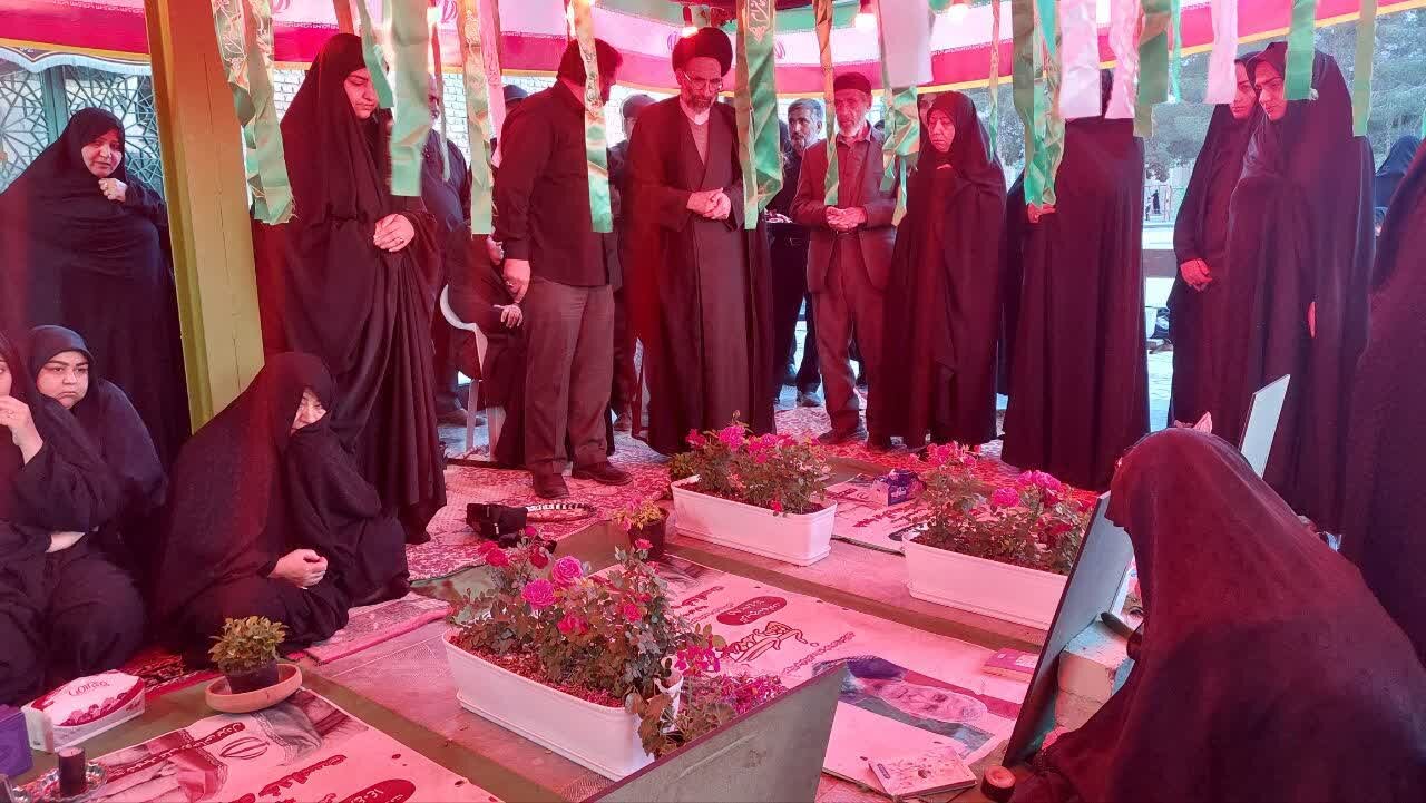 تصاویر/ حضور نماینده ولی‌فقیه در کاشان در مراسم اربعین شهادت شهید سید محمدحسین صفوی  در جوشقان مرکزی