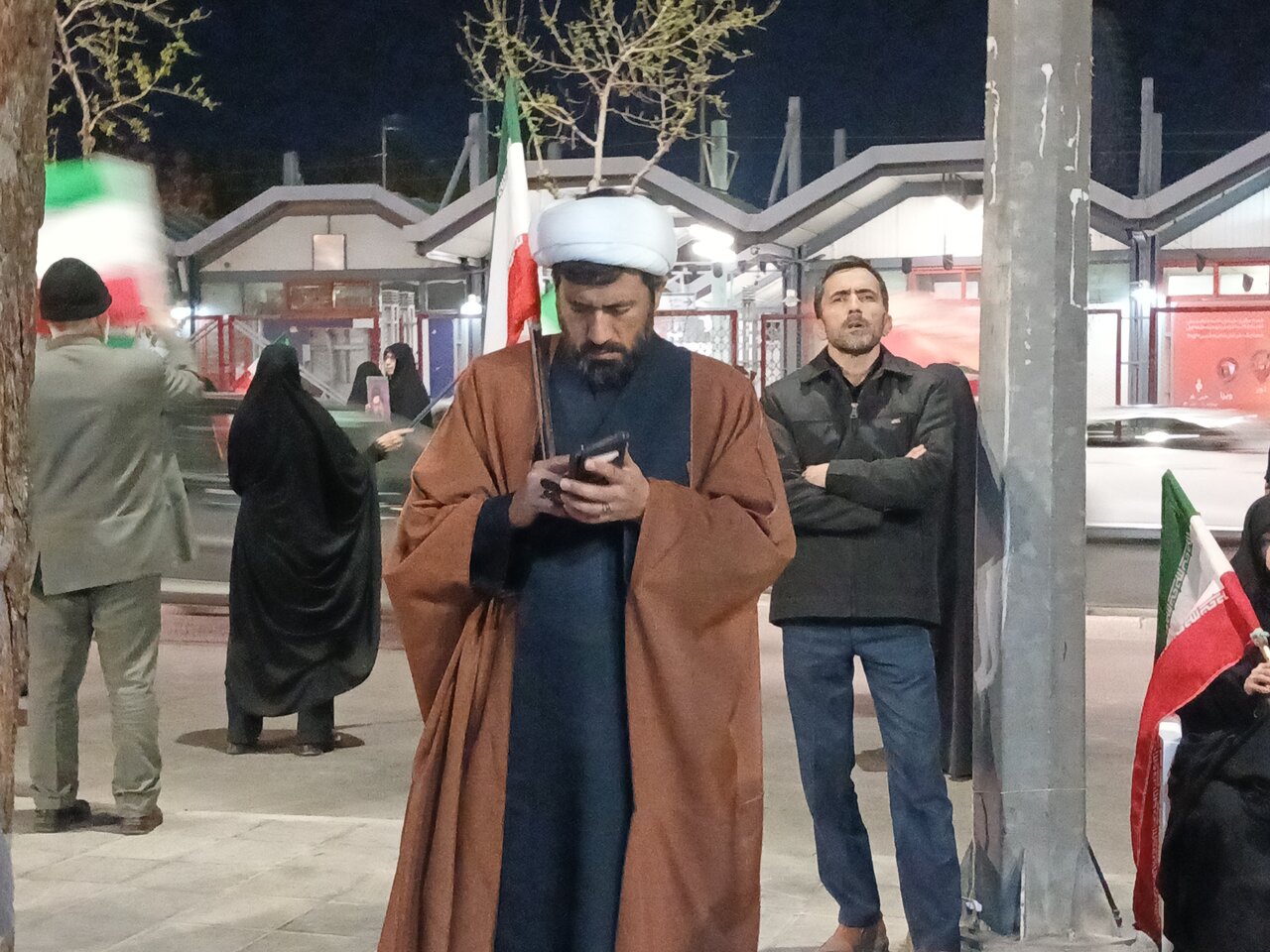 چهل ویکمین اجتماع مردمی در مقابل دانشگاه فردوسی