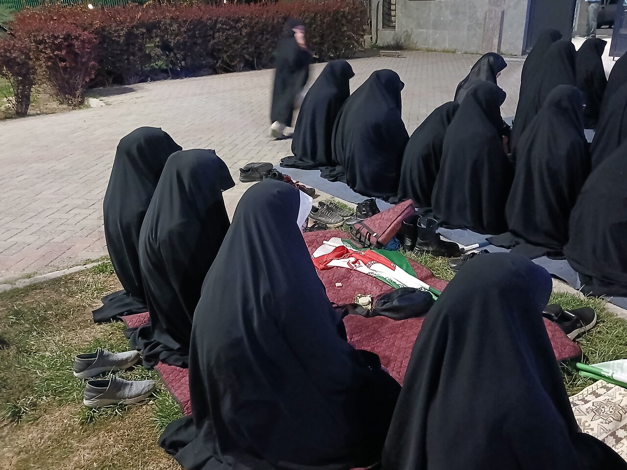 چهل ویکمین اجتماع مردمی در مقابل دانشگاه فردوسی