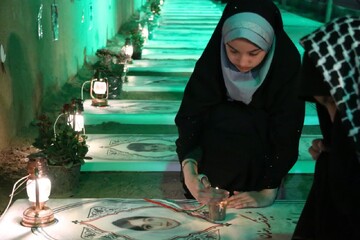 تصاویر/ پیوند دانش‌آموزان سمنانی با فرهنگ ایثار در کنار مزار نمادین شهدای دانش‌آموز مدرسه «شجره طیبه میناب»