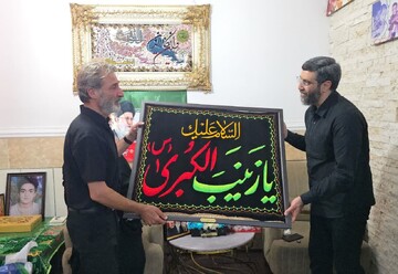 تصاویر/ دیدار سیدرضا نریمانی با خانواده شهید ماکان نصیری تنها شهید مفقود الاثر حادثه تروریستی مدرسه میناب