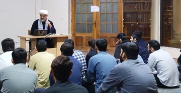 مراسم اربعین رهبر شهید انقلاب در مدرسه علمیه مدینه العلم قم برگزار شد