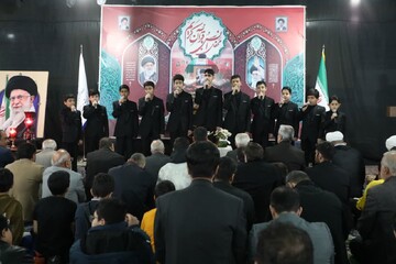 تصاویر/ محفل نورانی انس با قرآن کریم به مناسبت اربعین شهادت قائد امت و ۱۶۵ شهید دانش‌آموز مدرسه شجره طیبه میناب