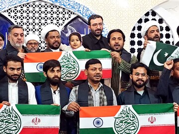 شب شعر زائران اردو زبان در رثای رهبر شهید برگزار شد