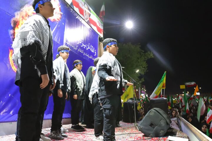 تصاویر/ اجتماع شبانه منتقمین خون امام شهید در اسلامشهر