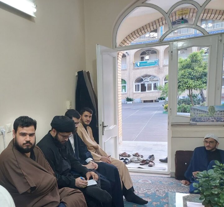 تصاویر | جلسه قرارگاه جهاد تبیین مدرسه علمیه خاتم الانبیاء(ص)