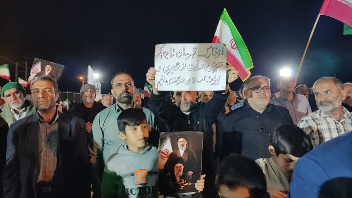 تصاویر/ تجمع مردم روستای چارک در سوگ رهبر شهید انقلاب