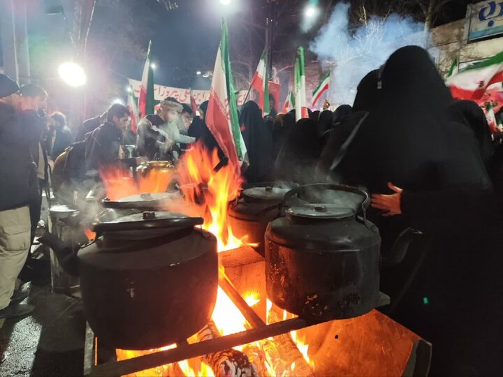 تصاویر/فعالیت طلاب مدرسه علمیه امام خمینی (ره)شهرستان خمین در موکب جنگ رمضان