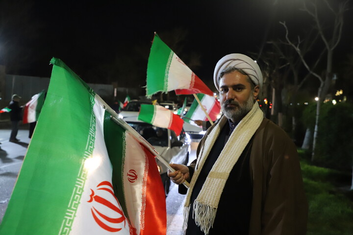 تصاویر / برپایی موکب یاوران مهدی حوزه علمیه استان آذربایجان شرقی در کنار حماسه آفرینی های مردم