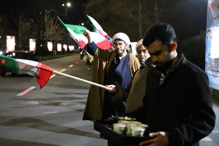 تصاویر / برپایی موکب یاوران مهدی حوزه علمیه استان آذربایجان شرقی در کنار حماسه آفرینی های مردم