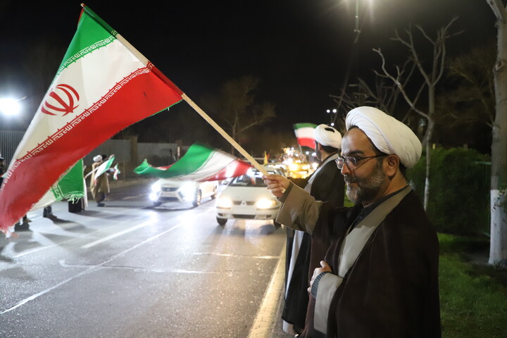 تصاویر / برپایی موکب یاوران مهدی حوزه علمیه استان آذربایجان شرقی در کنار حماسه آفرینی های مردم