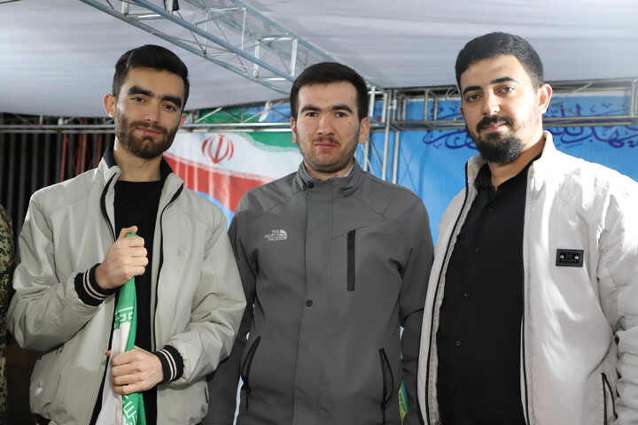 تصاویر / برپایی موکب یاوران مهدی حوزه علمیه استان آذربایجان شرقی در کنار حماسه آفرینی های مردم