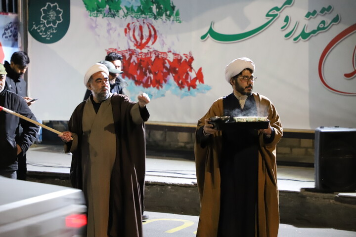 تصاویر / برپایی موکب یاوران مهدی حوزه علمیه استان آذربایجان شرقی در کنار حماسه آفرینی های مردم