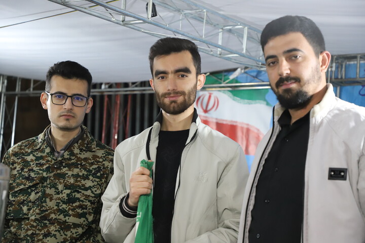 تصاویر / برپایی موکب یاوران مهدی حوزه علمیه استان آذربایجان شرقی در کنار حماسه آفرینی های مردم