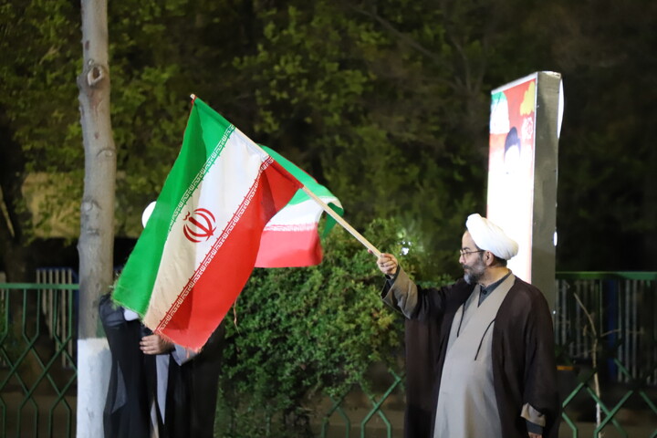 تصاویر / برپایی موکب یاوران مهدی حوزه علمیه استان آذربایجان شرقی در کنار حماسه آفرینی های مردم