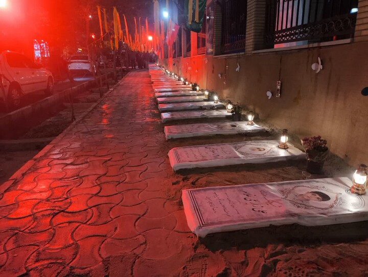 تصاویر/ پیوند دانش‌آموزان سمنانی با فرهنگ ایثار در کنار مزار نمادین شهدای دانش‌آموز مدرسه «شجره طیبه میناب»
