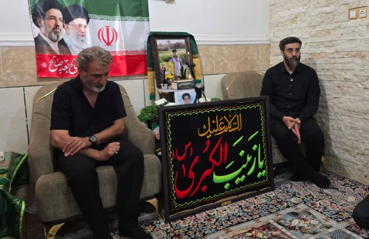 تصاویر/ دیدار سیدرضا نریمانی با خانواده شهید ماکان نصیریتنها شهید مفقود الاثر حادثه تروریستی مدرسه میناب