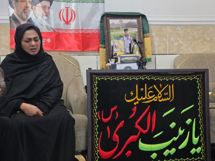 تصاویر/ دیدار سیدرضا نریمانی با خانواده شهید ماکان نصیریتنها شهید مفقود الاثر حادثه تروریستی مدرسه میناب
