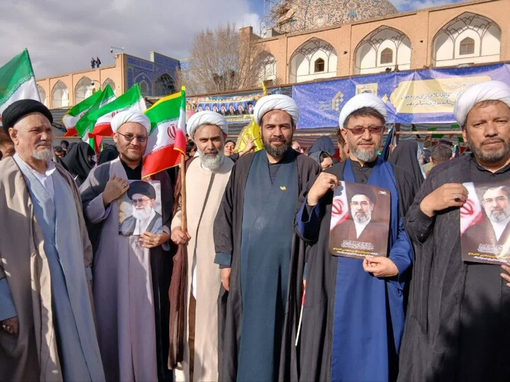 تصاویر |موکب جانعه المصطفی اصفهان در مراسم اربعین شهادت رهبر انقلاب