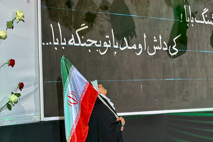 تصاویر/ دیوارنگاره تعاملی شهدای مدرسه شجره طیبه میناب در حرم مطهر رضوی