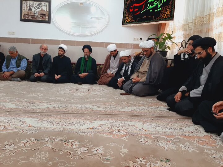 تصاویر/ دیدار مدیر دفتر امور موقوفات حوزه‌های علمیه کشور و معاونان حوزه علمیه منطقه کاشان با خانواده‌ شهیدان مدافع وطن