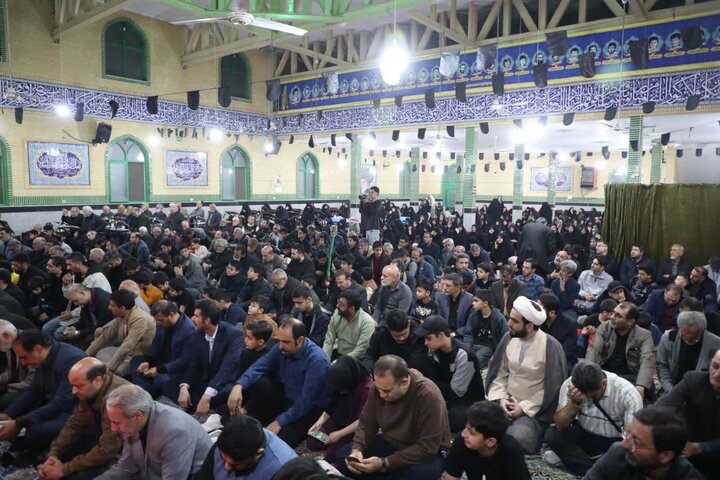 تصاویر/ محفل نورانی انس با قرآن کریم به مناسبت اربعین شهادت قائد امت و ۱۶۵ شهید دانش‌آموز مدرسه شجره طیبه میناب