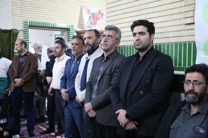 تصاویر/ محفل نورانی انس با قرآن کریم به مناسبت اربعین شهادت قائد امت و ۱۶۵ شهید دانش‌آموز مدرسه شجره طیبه میناب