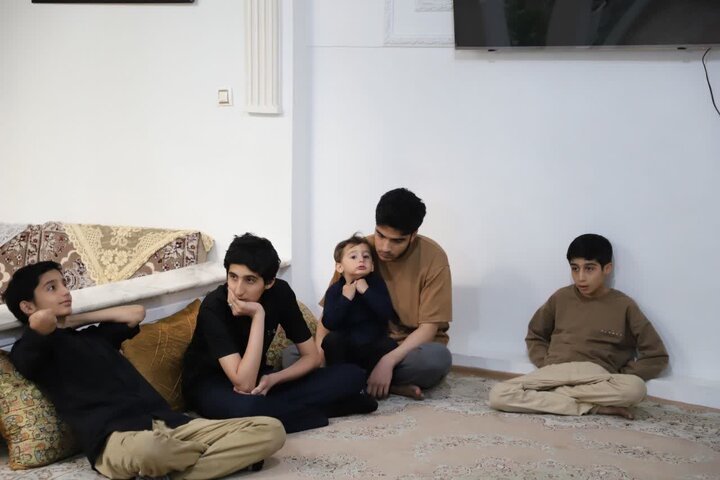 دیدار استاندار مرکزی با خانواده گرانقدر شهید معظم احمد عابدی از شهدای جنگ رمضان