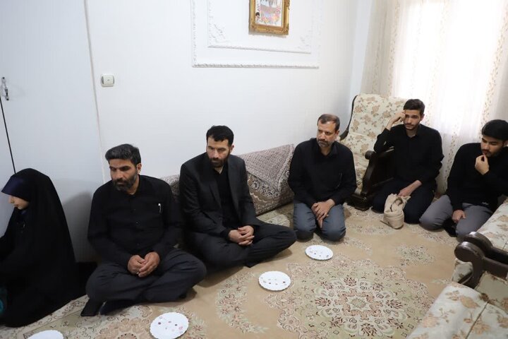 دیدار استاندار مرکزی با خانواده گرانقدر شهید معظم احمد عابدی از شهدای جنگ رمضان