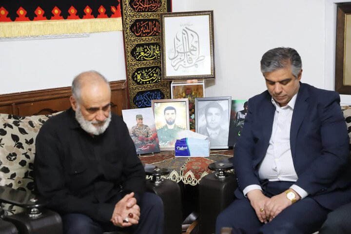 دیدار استاندار مرکزی با خانواده گرانقدر شهید معظم احمد عابدی از شهدای جنگ رمضان