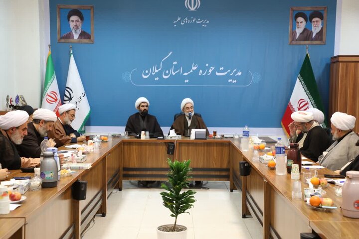 تصاویر/ نشست نماینده ولی فقیه گیلان و مدیران مدارس علمیه استان گیلان