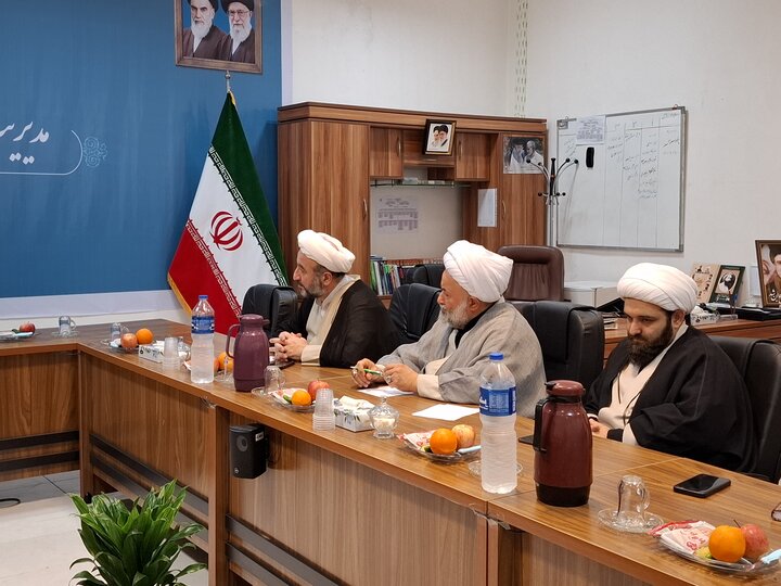 تصاویر/ نشست مدیر حوزه علمیه گیلان با مدیران مدارس علمیه استان گیلان
