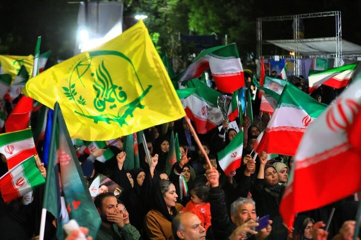 تصاویر/ حماسه حضور هزاران ورامینی در چهل و دومین موج حضور در خیابان در میدان امام خامنه ای(ره)