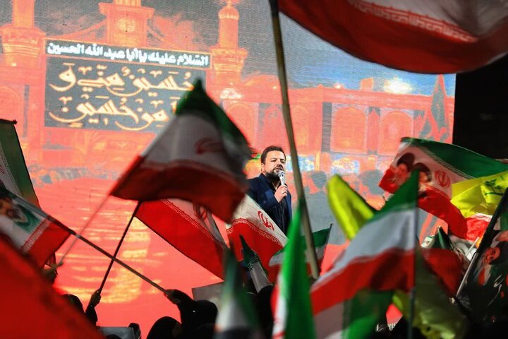 تصاویر/ حماسه حضور هزاران ورامینی در چهل و دومین موج حضور در خیابان در میدان امام خامنه ای(ره)