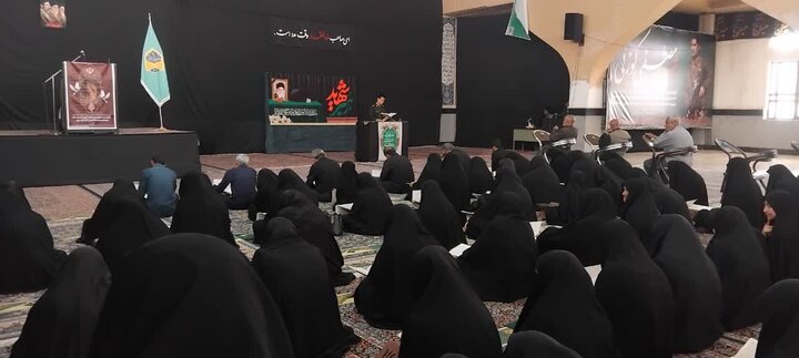 تصاویر/ مراسم اربعین رهبر شهید با حضور بانوان طلبه مدارس علمیه خواهران استان کرمان در شهر های مختلف