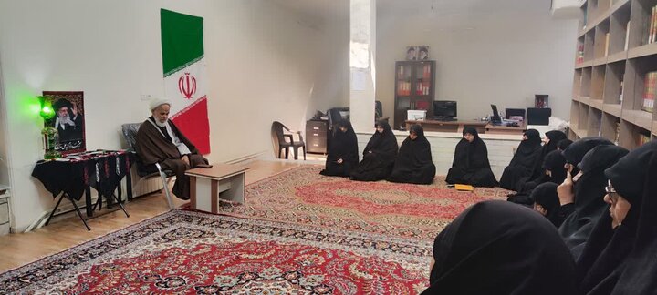 تصاویر/ مراسم اربعین رهبر شهید با حضور بانوان طلبه مدارس علمیه خواهران استان کرمان در شهر های مختلف