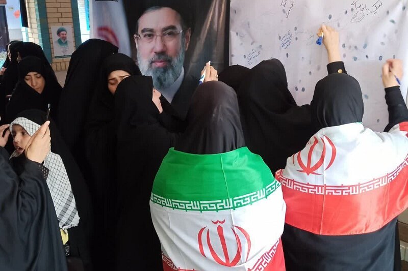 حضور مردم، پشتوانه مصونیت انقلاب و حفظ ارزش‌های اسلامی است+عکس